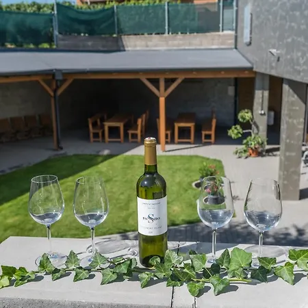 Konukevi 2 Sklepy 3*